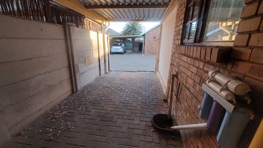 2 Bedroom Property for Sale in Uitsig Free State